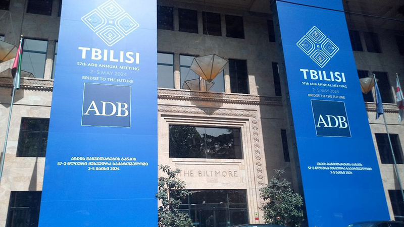 В Тбилиси начал работу ежегодный саммит ADB