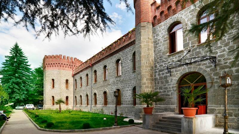 В Боржоми завершена реконструкция исторического санатория