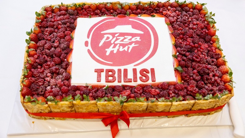 В Тбилиси открылся первый объект крупнейшей в мире сети пиццерий из Техаса