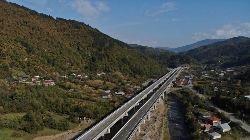 В Грузии открылся новый участок автотрассы Восток — Запад