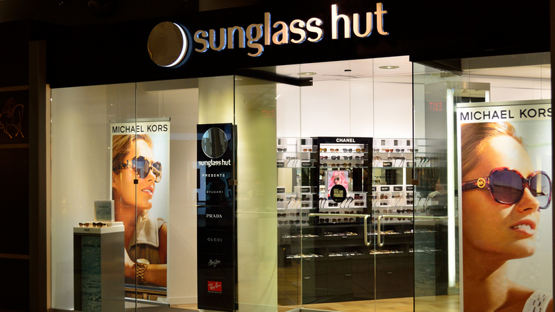 В Тбилиси откроется брендовый магазин очков Sunglass Hut