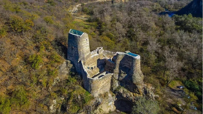 В Тетрицкаро завершилась реабилитация средневековой крепости Хулути